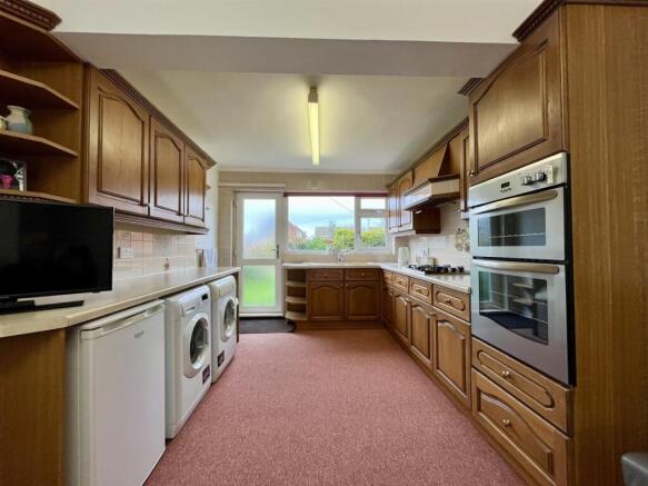 Kitchen Area.jpg