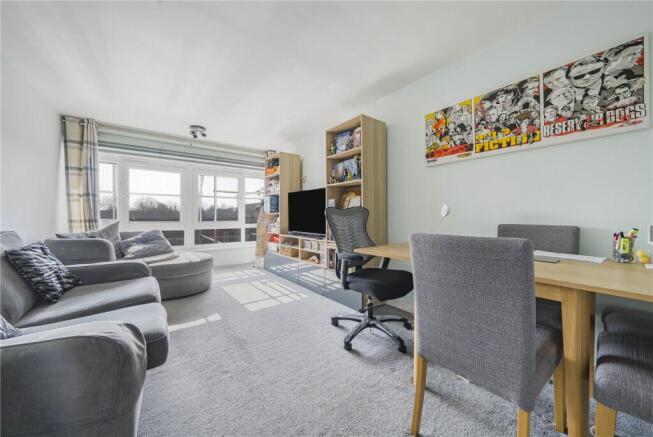 2-bed flat on Farnham Gardens, London, SW20, £300,000