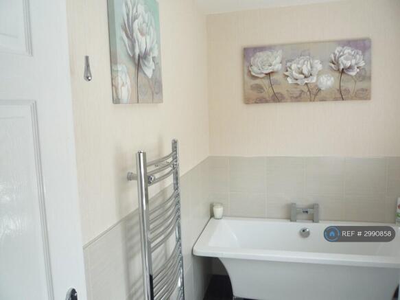4 bed Detached to rent Image 7