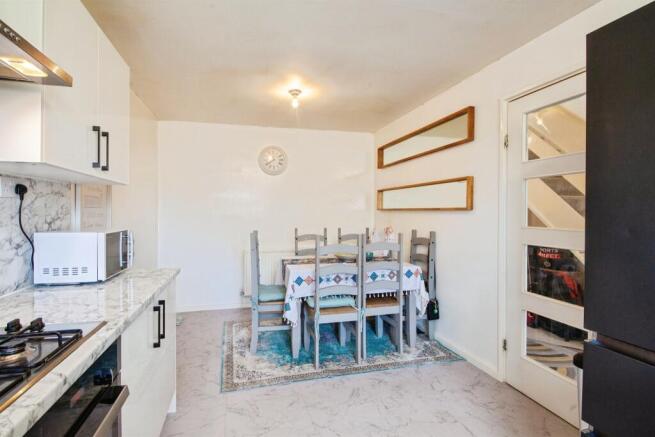 3 bed Terraced for sale Image 7