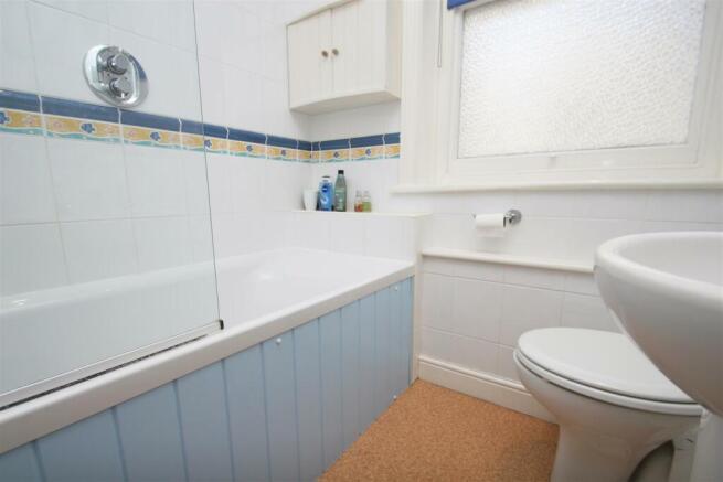 University Mansions, 23 bath.jpg