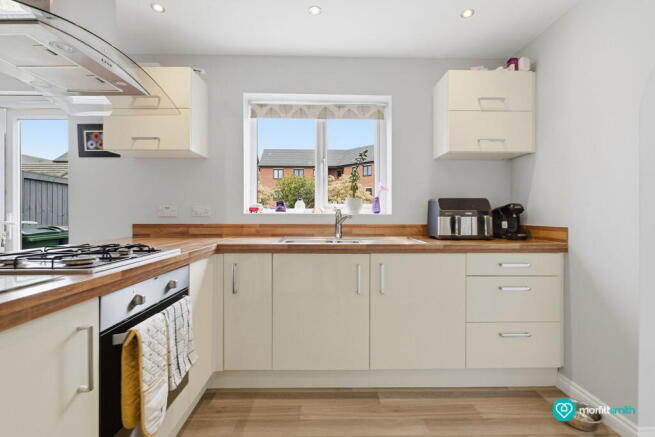 4 bed Detached for sale Image 5