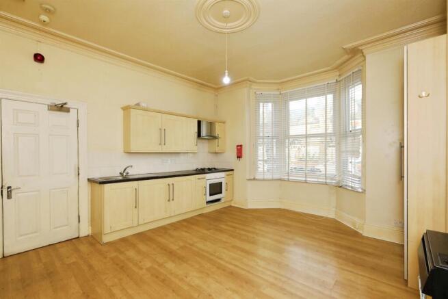 8 bed Terraced for sale Image 5