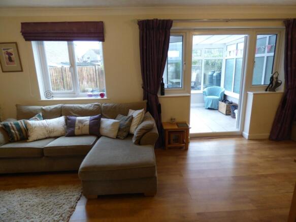Sittingroom and cons