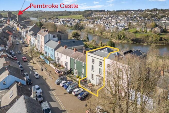 Pembroke & Castlemartin Social Club, Tenby House, Main St, Pembroke, SA71 4HH
