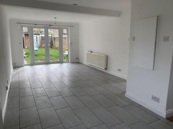 LIVING ROOM AREA