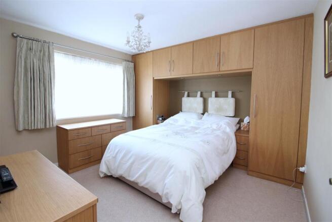 014 Willowside - Master bedroom - 1.JPG