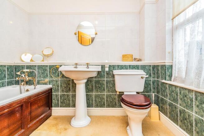 bathroom 2.jpg