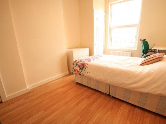 5 bed Terraced to rent Image 5