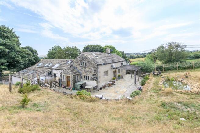 6 bed Detached for sale Image 5