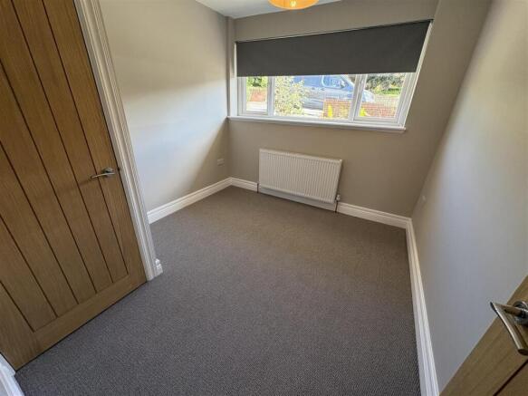 2 bed Semi-Detached Bungalow to rent Image 6