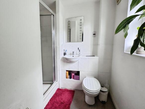 4 bed Semi-Detached for sale Image 11