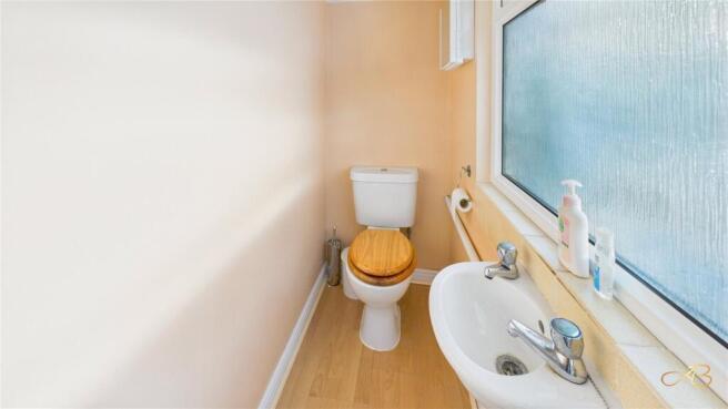 4 bed Bungalow for sale Image 6