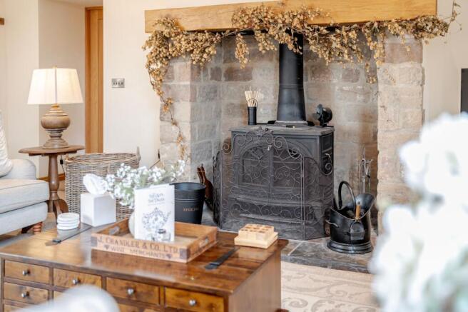 4 bed Barn Conversion to rent Image 11