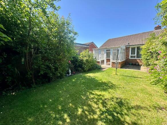 2 bed Semi-Detached Bungalow to rent Image 11