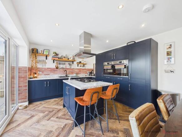 4 bed Detached for sale Image 4