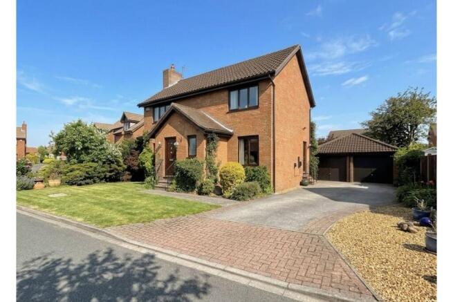 4-bed detached on Dikelands Close, York, YO26, £600,000