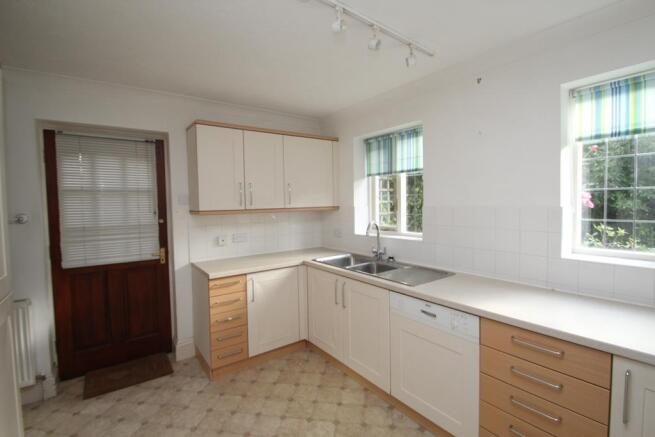 Kitchen (b).JPG
