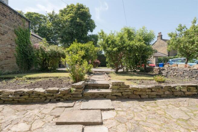 3 bed Semi-Detached for sale Image 3