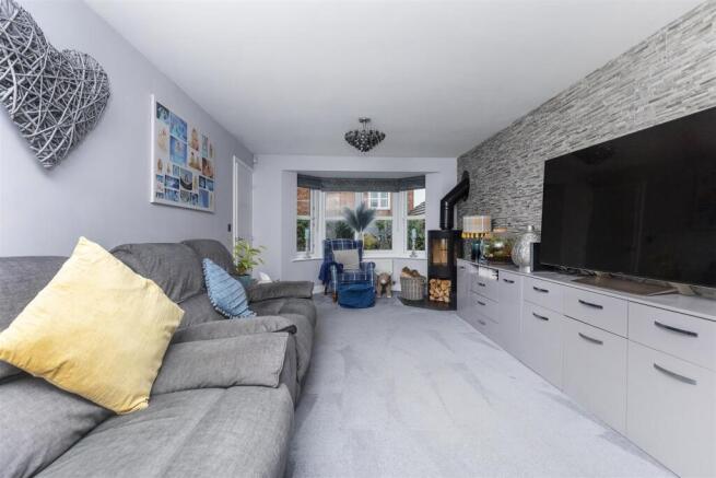 5 bed Detached for sale Image 12
