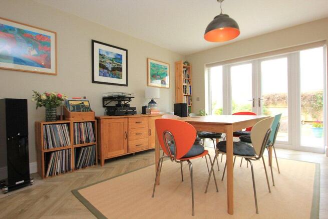 5 bed Detached for sale Image 5
