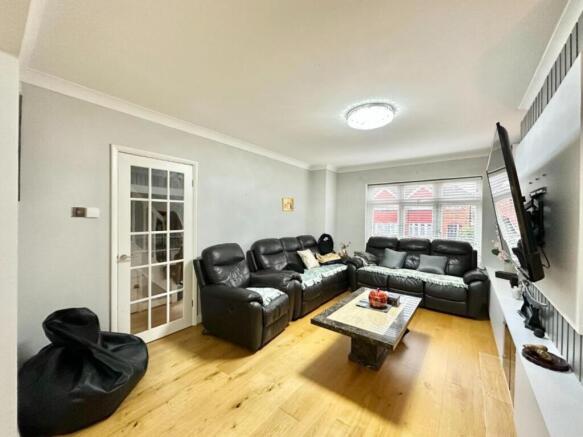 The Furrows, Harefield, UB9 photo 4