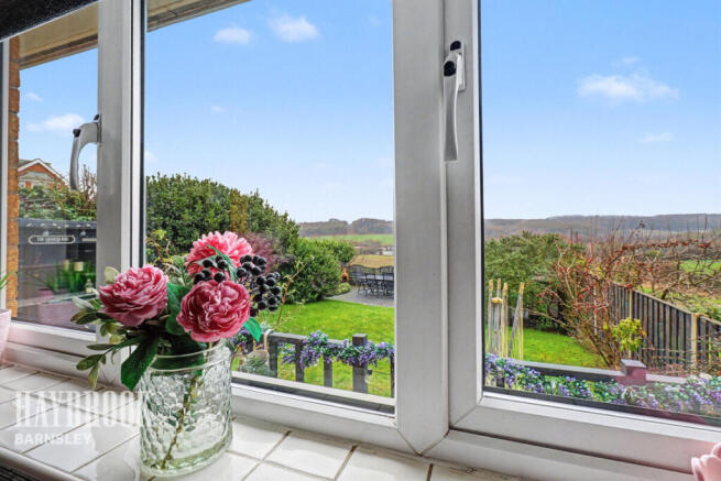 4 bed Detached for sale Image 12