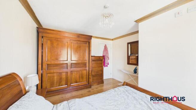 4 bed Detached for sale Image 10