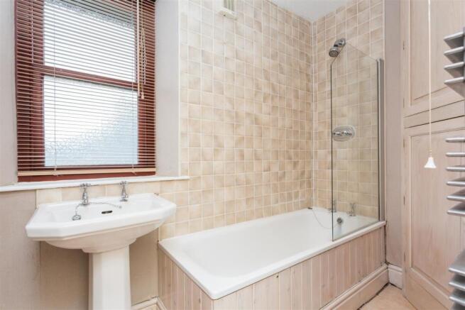 BATHROOM a.jpg