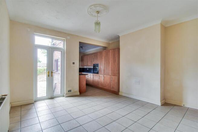SITTING/DINING ROOM