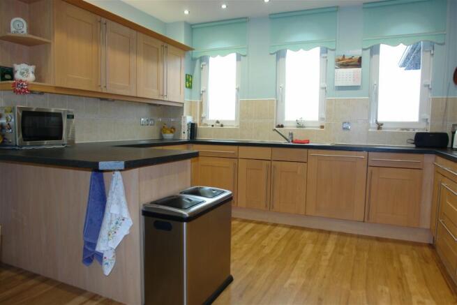 2 bed Apartment for sale Image 11