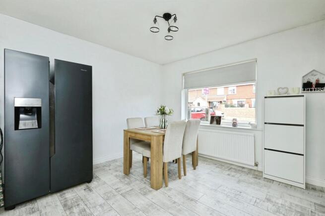 3 bed Town House for sale Image 9