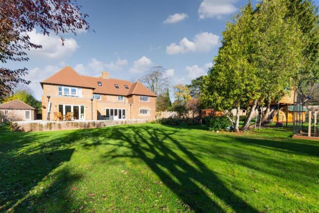 11 Hitchin Road Exteriors-3.jpg