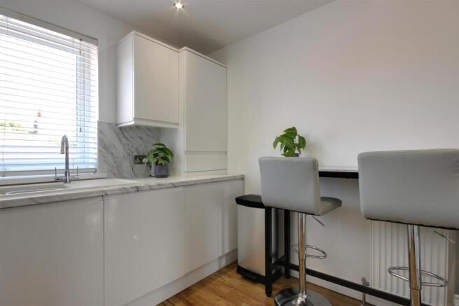 2 bed Flat for sale Image 8