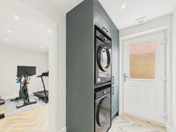 5 bed Detached for sale Image 12