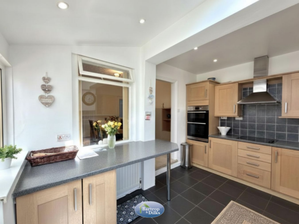 3 bed Semi-Detached for sale Image 10