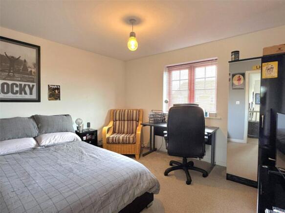 4 bed Detached for sale Image 11