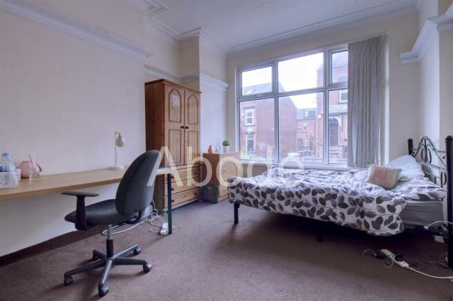 6 bed House to rent Image 6