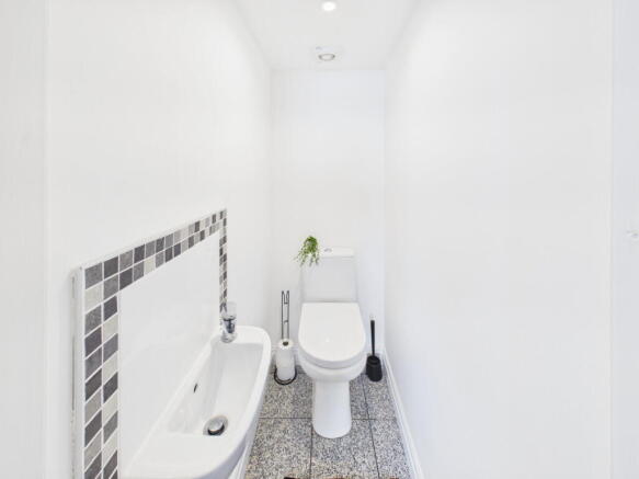 2 bed Penthouse for sale Image 12