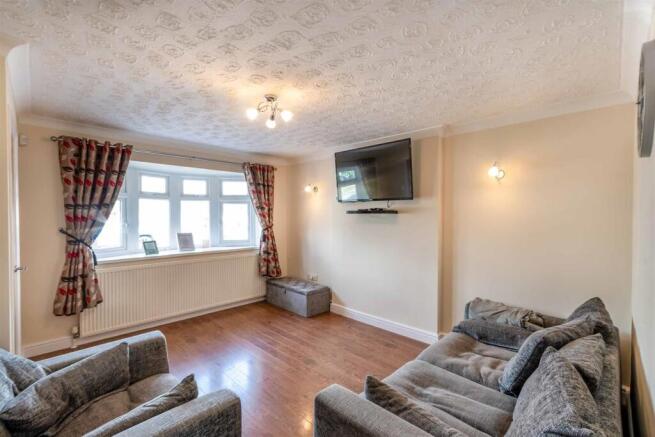 4 bed Detached for sale Image 7