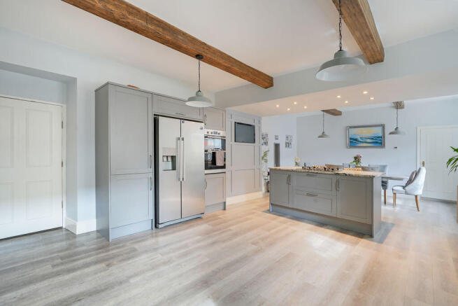 8 bed Detached for sale Image 10