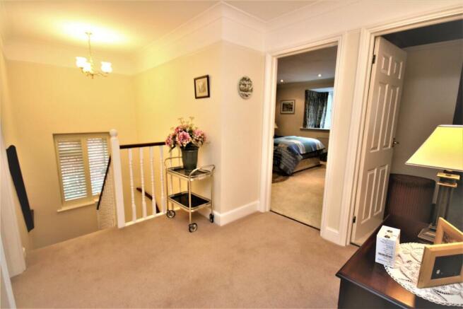 FIRST FLOOR LANDING: