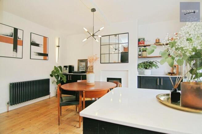 KITCHEN / DINNING