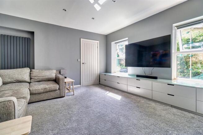 FAMILY LOUNGE