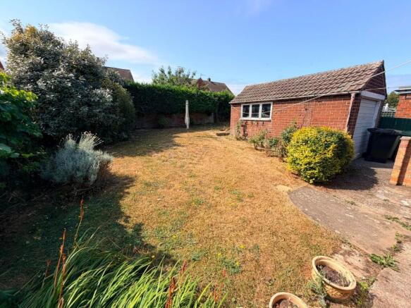 2 bed Semi-Detached Bungalow for sale Image 8