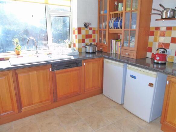 Kitchen2.JPG