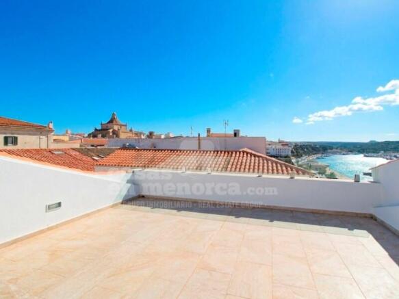 House with garage, lift and sea views in Mahón