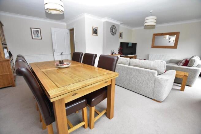 Lounge/dining room