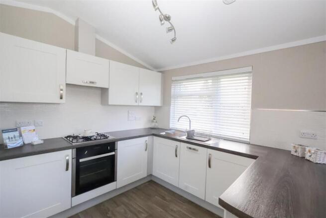 2 bed Park Home for sale Image 6