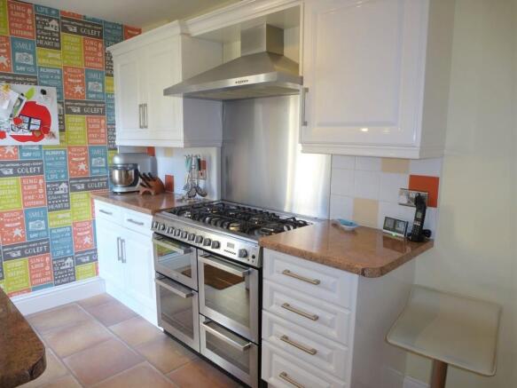Kitchen2.JPG